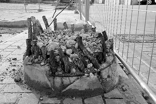 Fuß einer Säule des abgebrochenen Hauses