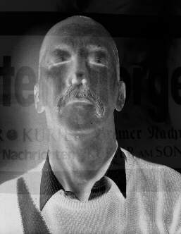 Collage Mann und Zeitungstragetaschen