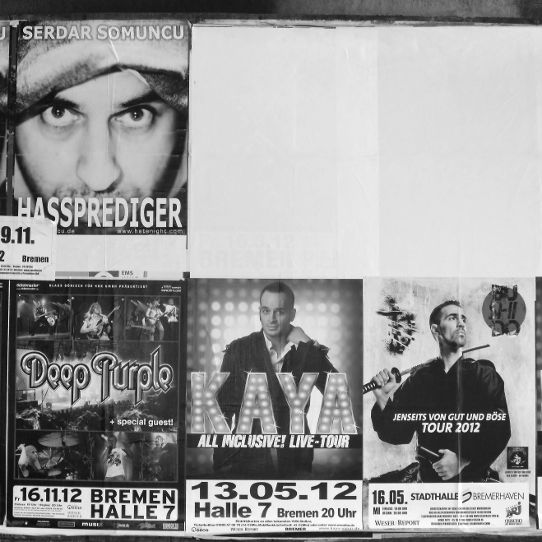 Werbeplakate für türkischstämmige Kabarettisten