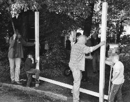 Buddeln und 'Einbetonieren' (hier am Eingang des Spielplatzes in Klein Mexiko) sind echte Abenteuer
