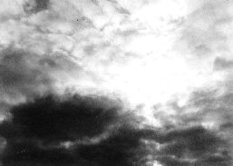 Es steht in den Wolken