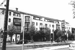 Verbrauchermarkt mit Baumreihe Ecke H.-H.-Meier-Allee/ Kulenkampff-Allee