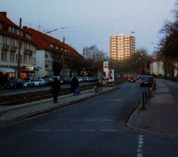 Hochhaus an der H.-H.-Meier-Allee in der Winterabendsonne