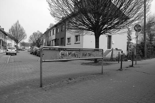 Absperrschranke am Ende der Nollendorfer Strasse