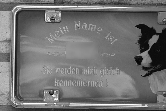 Warnschild an einem Haus