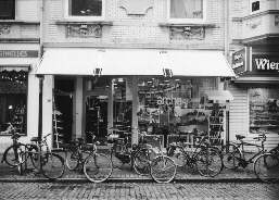 Schuhgesch&auml;ft an der Stra&szlig;e 'Vor dem Steintor'in Bremen