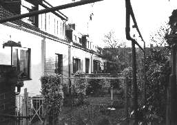 Blick in die kleinen Hinterg&auml;rten am Diemelweg in Klein Mexiko in Bremen